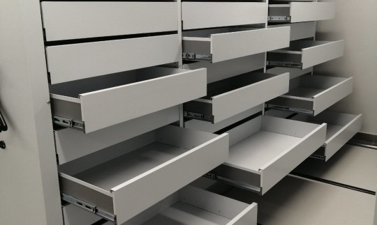 Стеллажи с выдвижными ящикам для икон